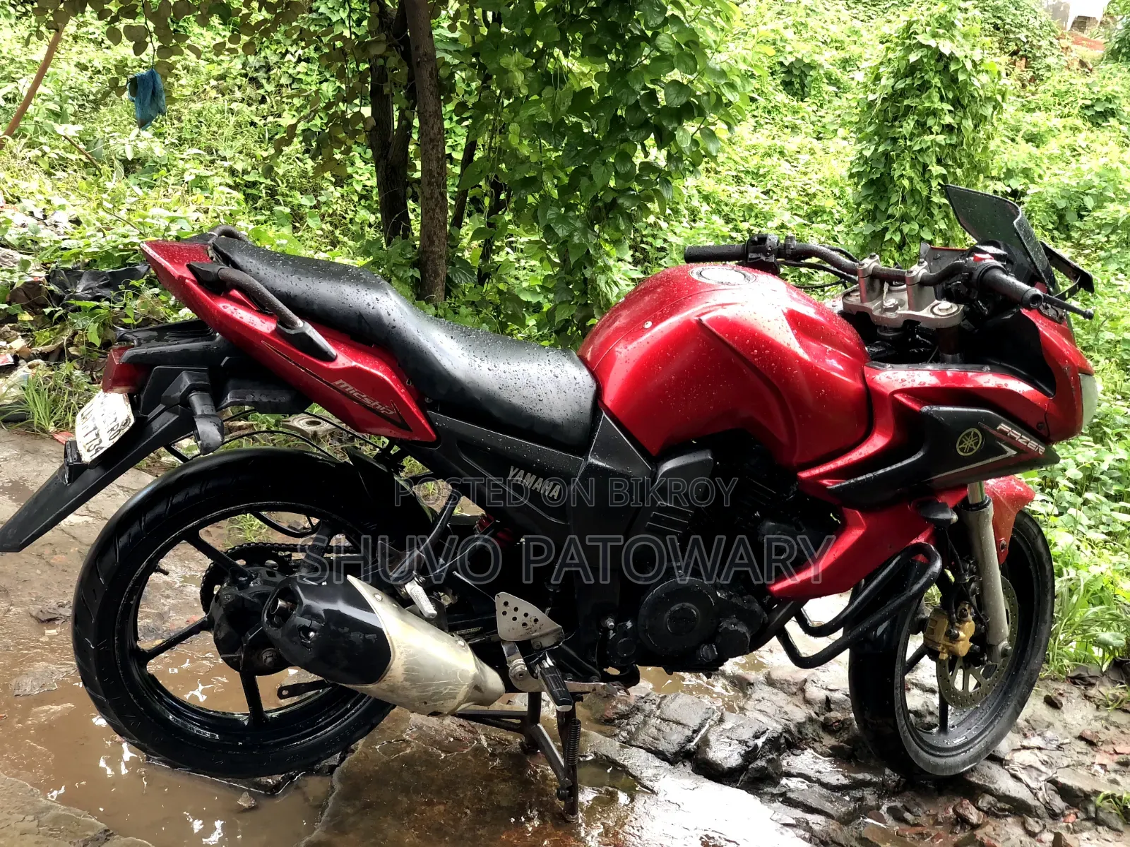 যামাহা ফেজার ভি১ ২০১১ লাল