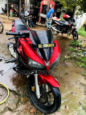 যামাহা ফেজার ভি১ ২০১১ লাল