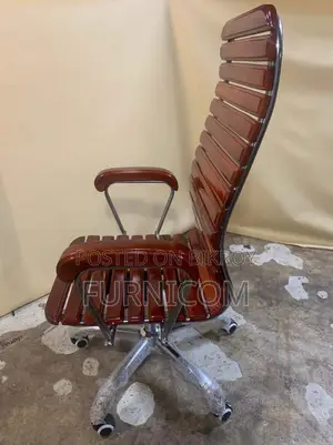 Curvylinear Wooden Boss Chair Mahogany (FCWC 7)