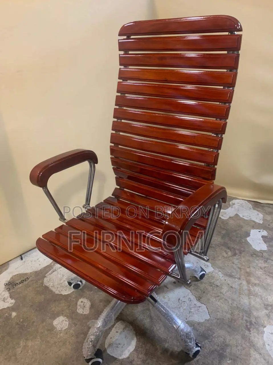 Curvylinear Wooden Boss Chair Mahogany (FCWC 7)