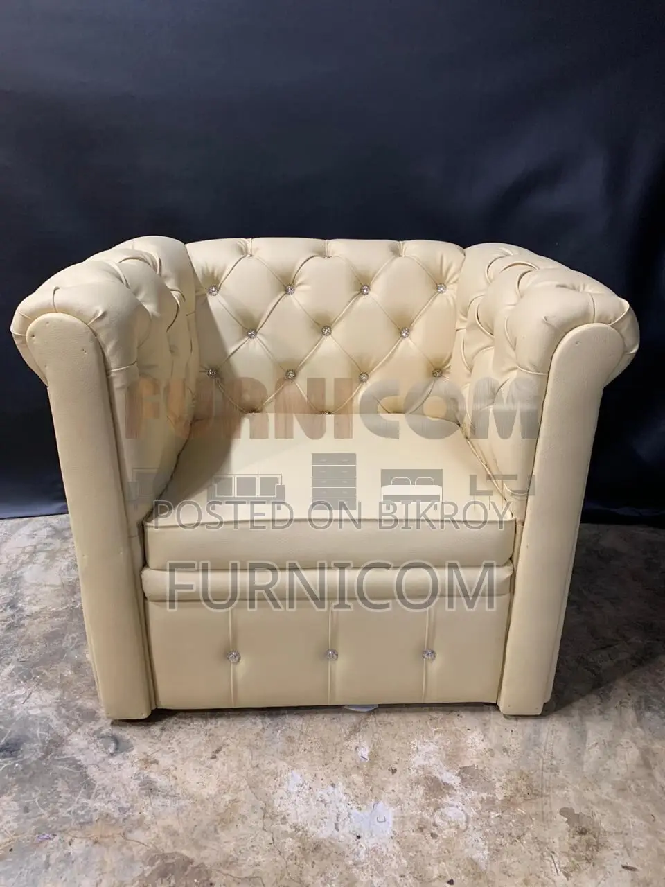 Chesterfield Armchair/ Single Seater Sofa for Home and Office Velvet U