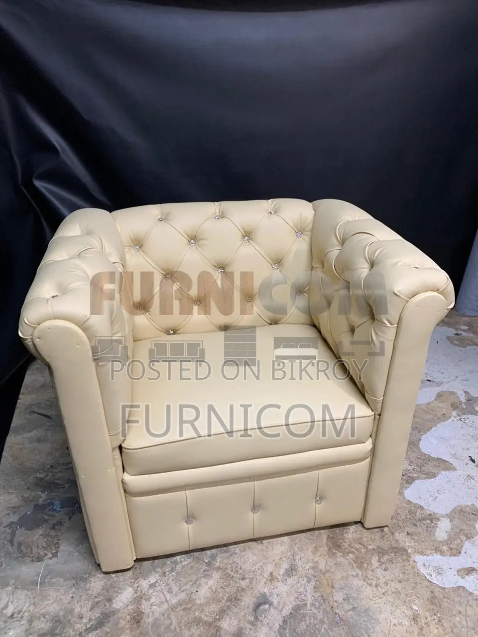 Chesterfield Armchair/ Single Seater Sofa for Home and Office Velvet U