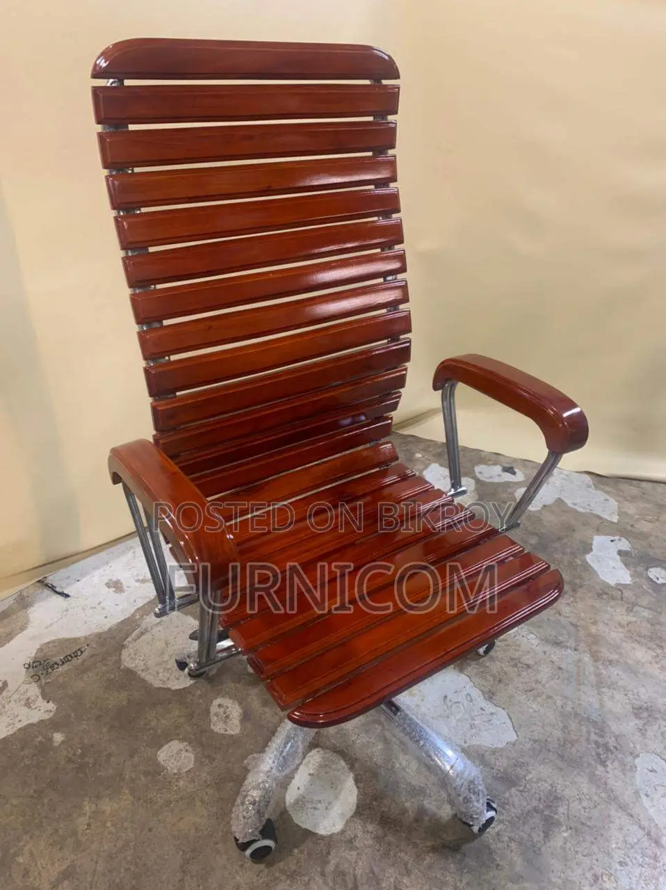 Curvylinear Wooden Boss Chair Mahogany (FCWC 7)