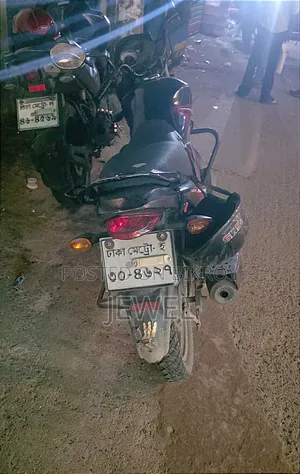 সুজুকি হায়াতে ২০২২ কালো