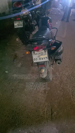 সুজুকি হায়াতে ২০২২ কালো