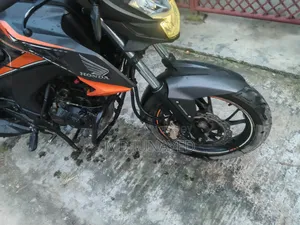 Honda Hornet 2.0 2018 Orange