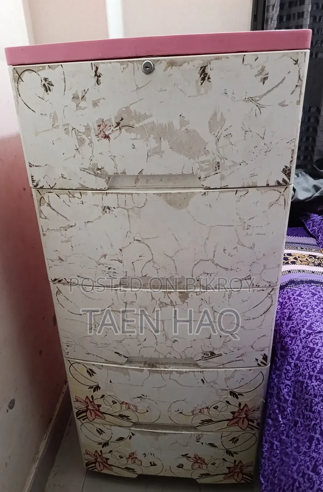 প্লাস্টিক ওয়ার্ডরোব