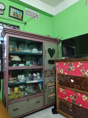 স্টিলের শোকেস