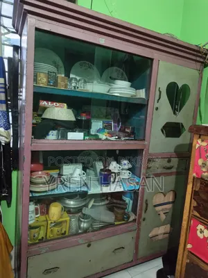 স্টিলের শোকেস