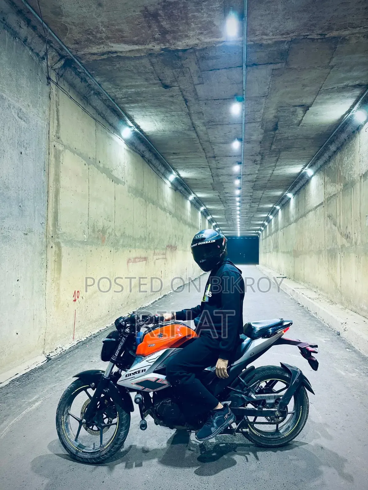 সুজুকি জিক্সার ২০২২ লাল