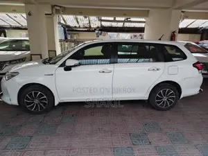 টয়োটা করোল্লা ২০১৮ হোয়াইট