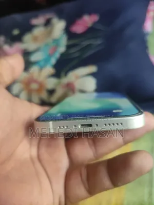 অ্যাপল আইফোন ১২ ৬৪ জিবি হোয়াইট