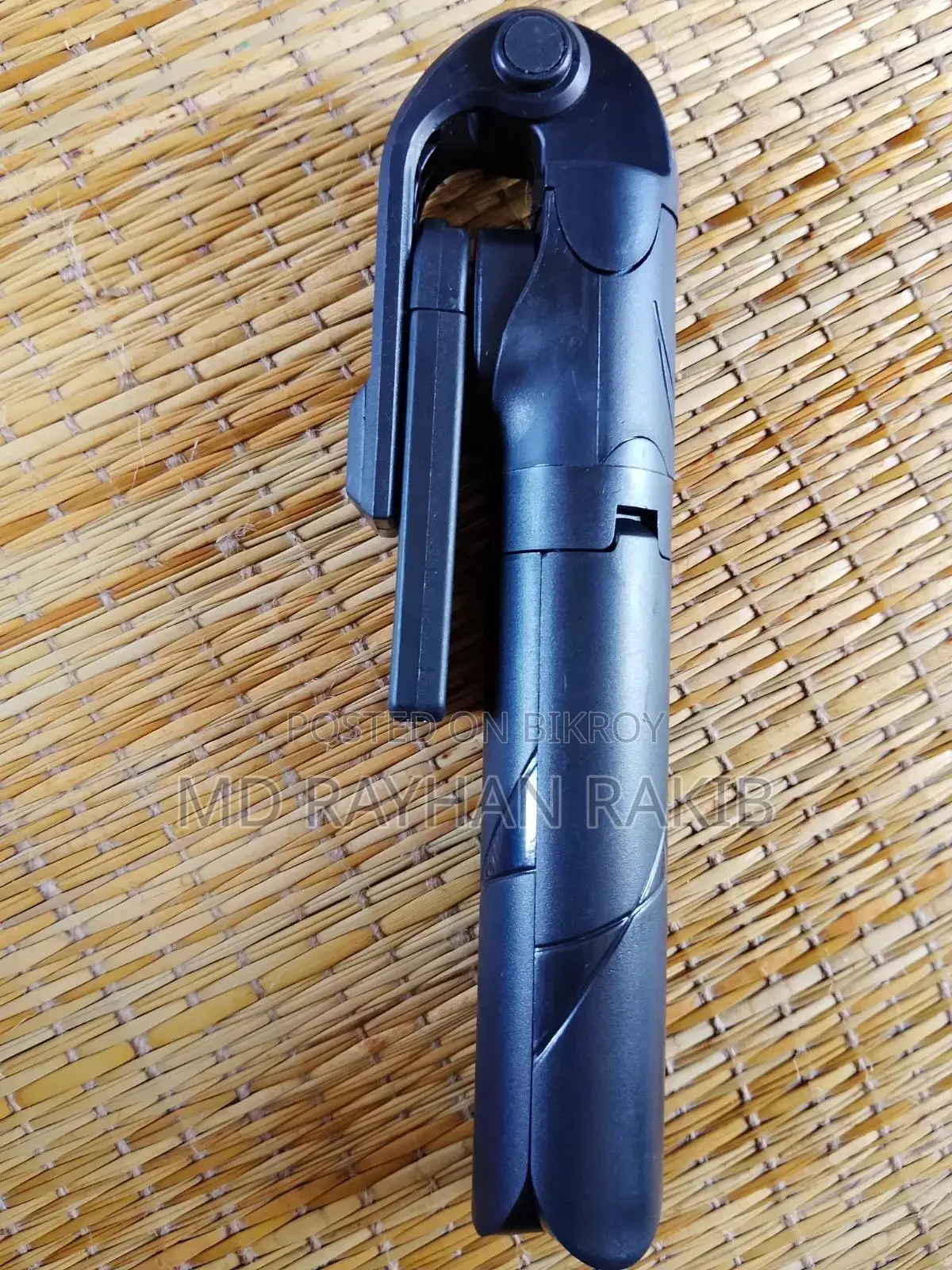 XT-02 সেলফি স্টিক ট্রিপড ব্লুটুথ রিমোট সহ | একদম নতুনের মতো অবস্থা