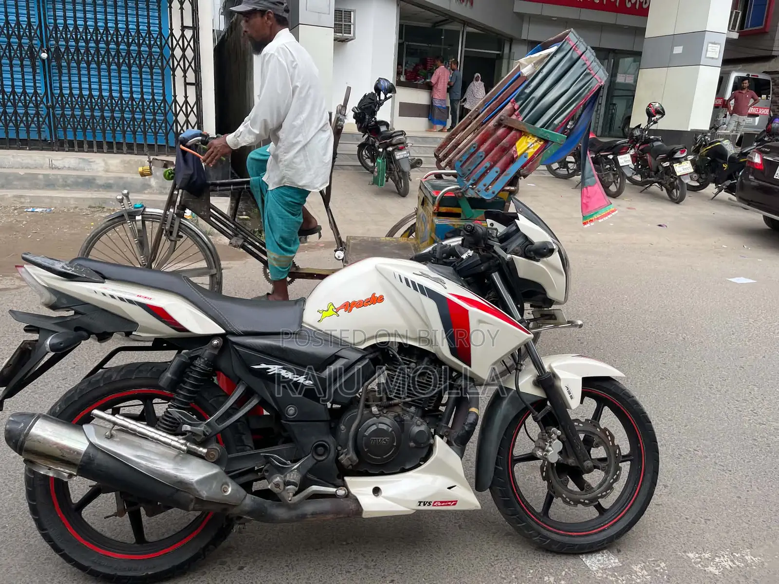 টিভিএস আপাচে আরটিআর ১৬০ টুভি ২০১৮ সাদা