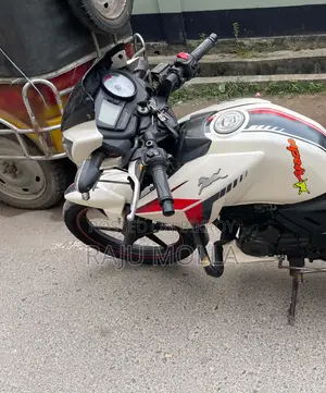 টিভিএস আপাচে আরটিআর ১৬০ টুভি ২০১৮ সাদা