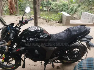 সুজুকি জিক্সার ২০২৪ কালো