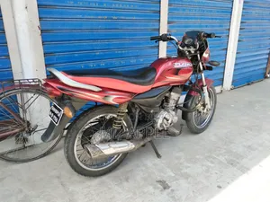 পুরসাং ই-ট্র্যাকার ২০১২ লাল