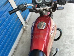 পুরসাং ই-ট্র্যাকার ২০১২ লাল