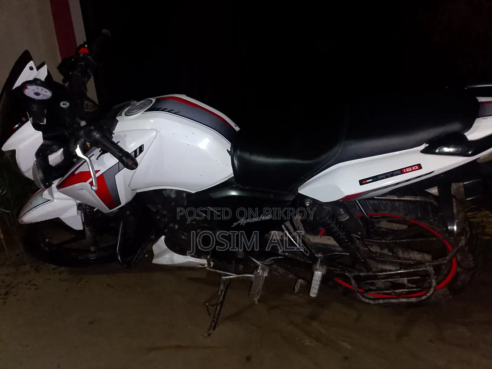 টিভিএস আপাচে আরটিআর ১৬০ ২ভি ২০১৮ হোয়াইট