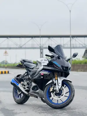 ইয়ামাহা আর১৫এম ২০২২ সিলভার