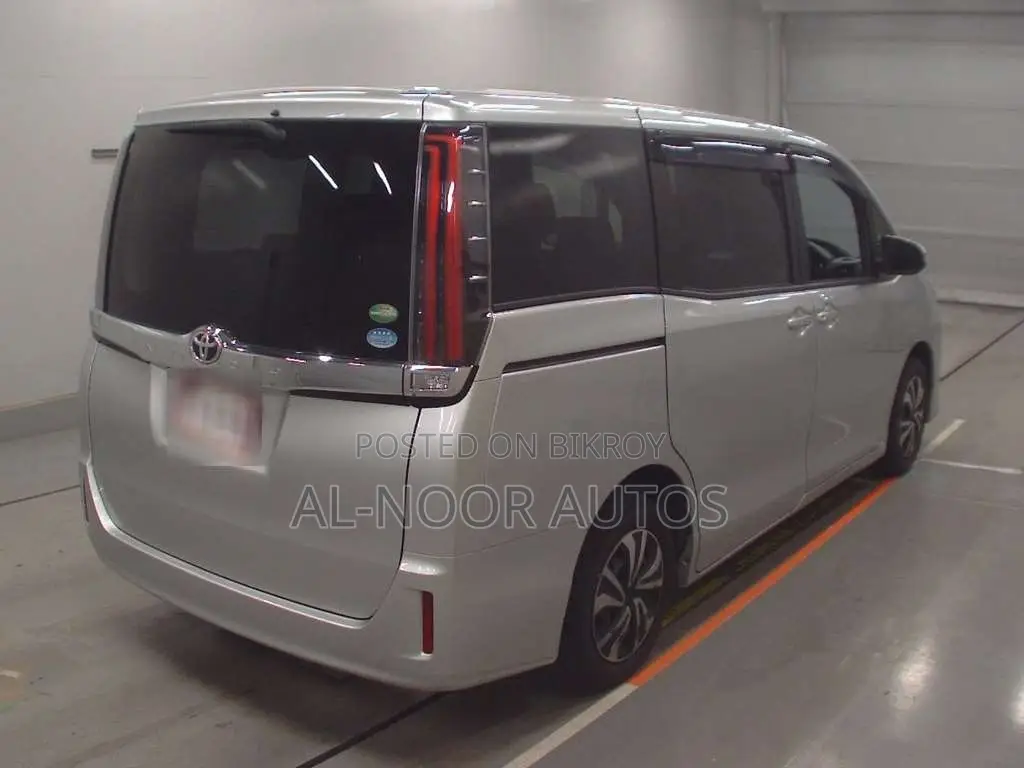 Toyota Noah 2.0 FWD (8 Seater) 2021 Silver