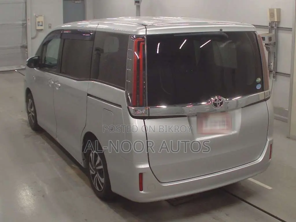 Toyota Noah 2.0 FWD (8 Seater) 2021 Silver