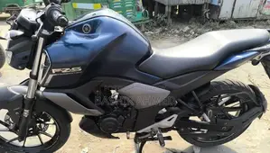 ইয়ামাহা এফজেডএস ভি৩ ২০২১ নীল