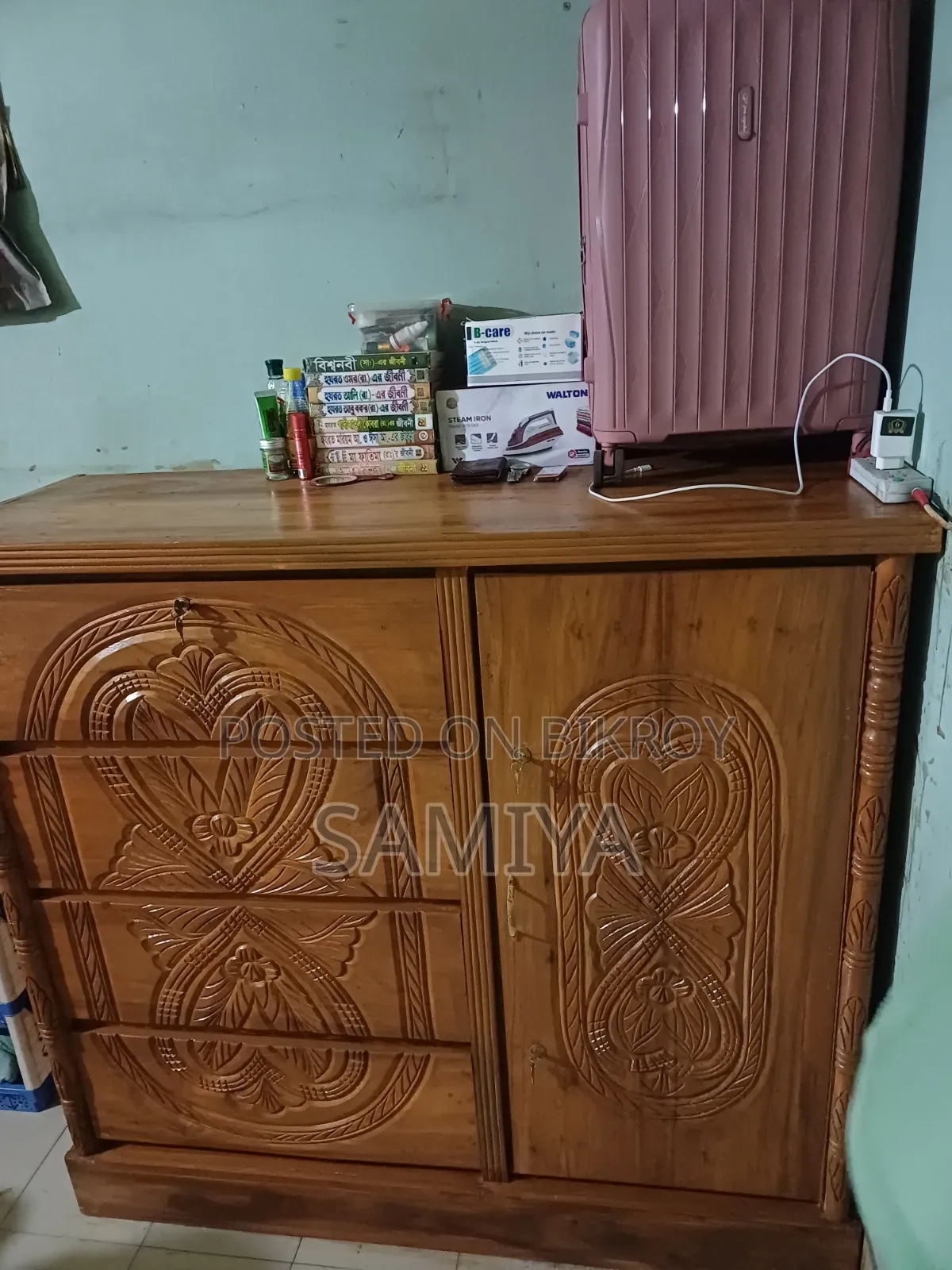 Location Keraniganj. Teak wood bed and 2 wardrobes for urgent sale.
