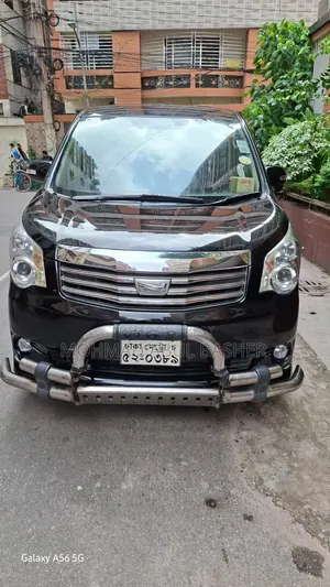 টয়োটা নোহা ২০১১ কালো