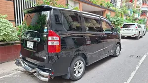 টয়োটা নোহা ২০১১ কালো