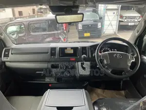 Toyota HiAce 2022 White