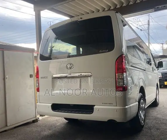 Toyota HiAce 2022 White