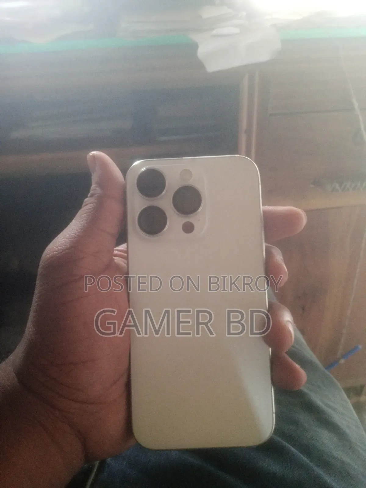 অ্যাপল আইফোন ১৫ প্রো ১২৮ জিবি সাদা