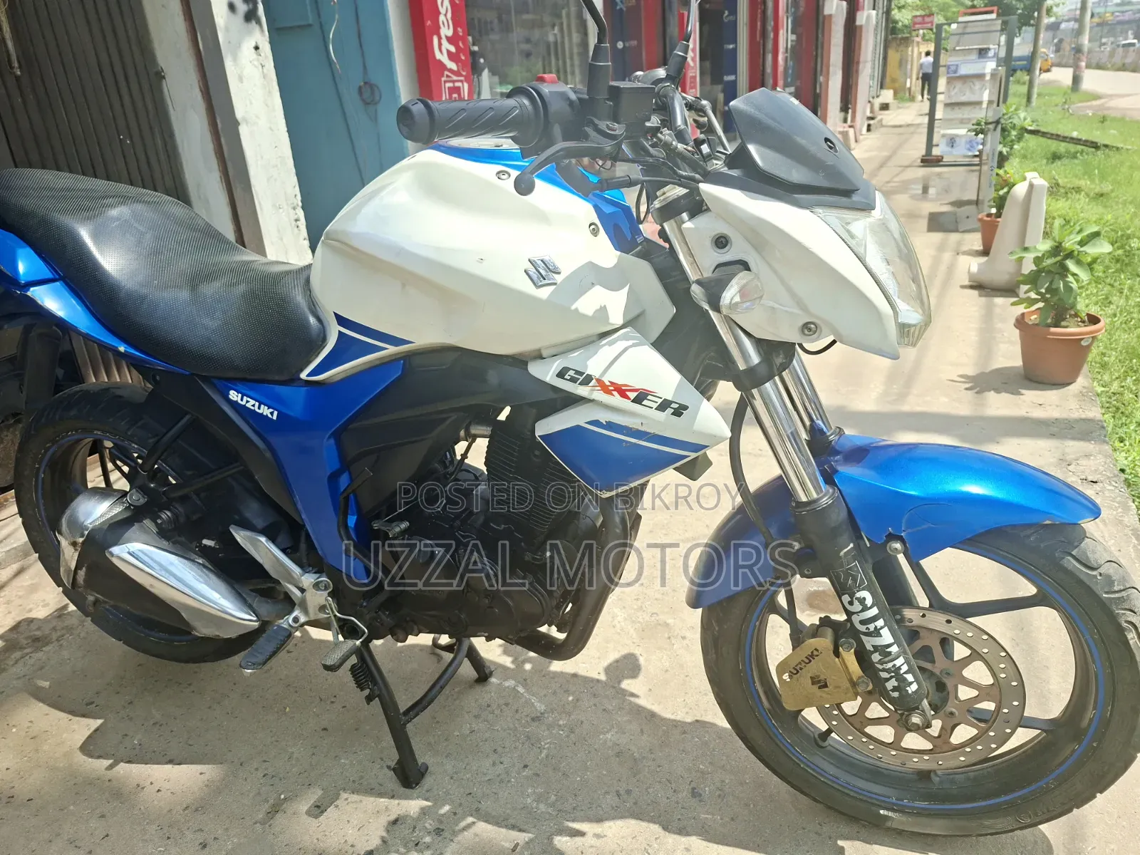 সুজুকি জিক্সার ২০১৬ সাদা