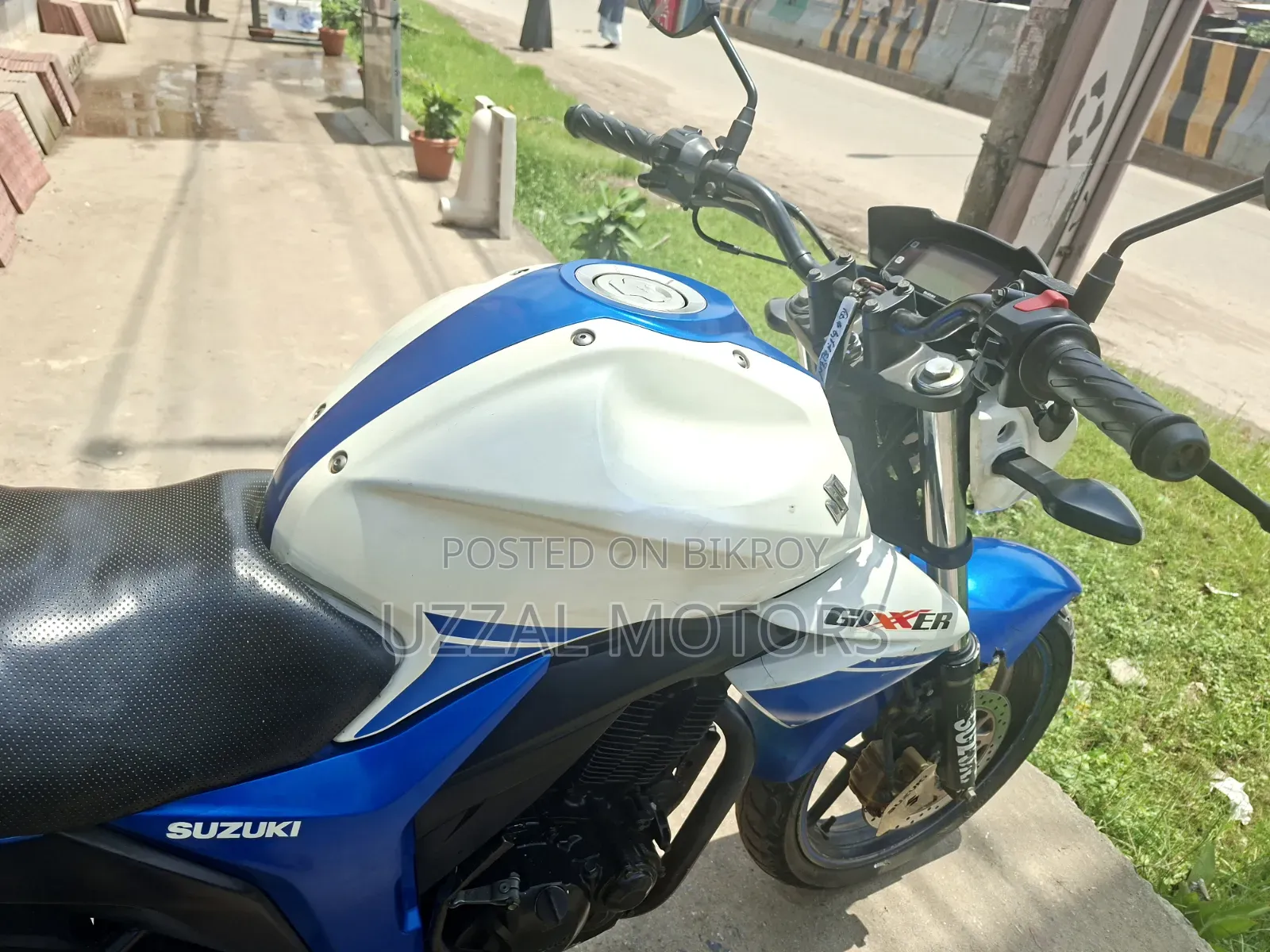 সুজুকি জিক্সার ২০১৬ সাদা