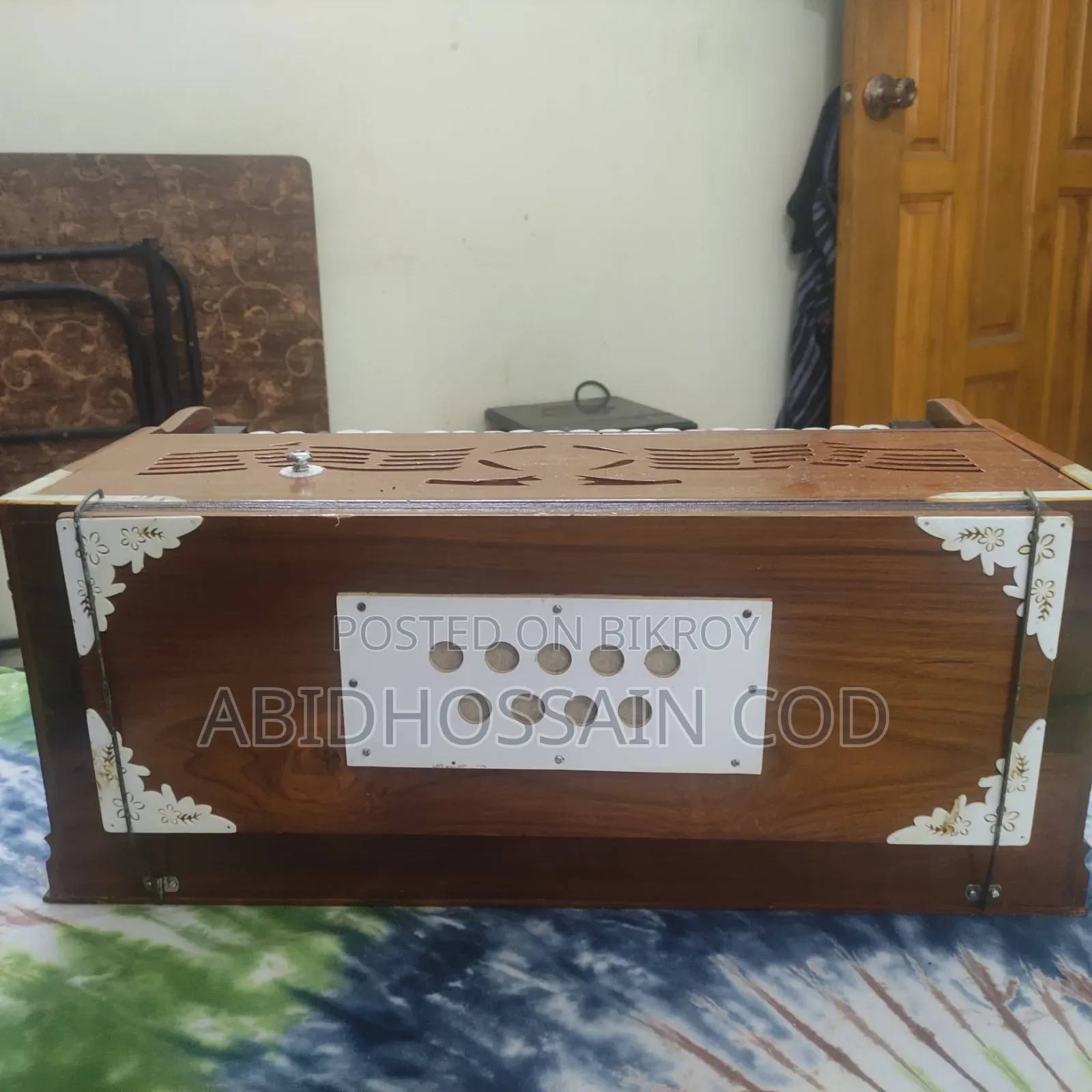 ভালভাবে রক্ষণাবেক্ষণ করা চমৎকার শব্দ
 গান ও সংগীত অনুশীলনের জন্য উপযুক্ত