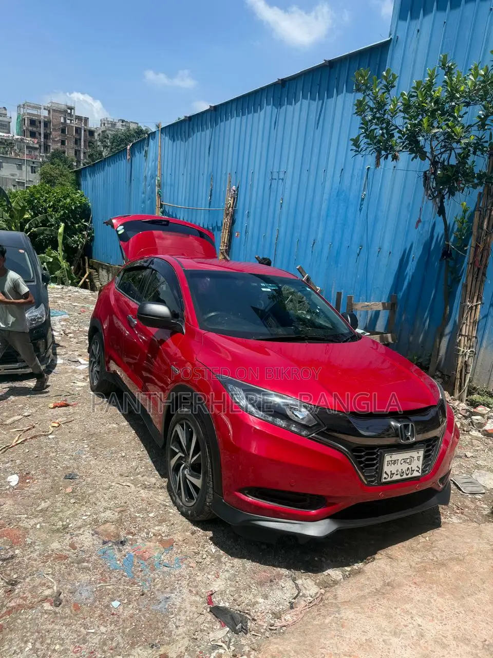 হোন্ডা ভেজেল ১.৫ হাইব্রিড ফোর হুইল ড্রাইভ ২০১৬ লাল