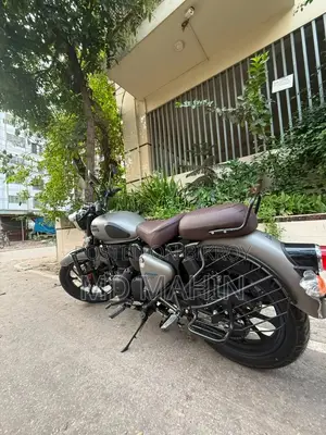 রয়েল এনফিল্ড ক্লাসিক ৩৫০ ২০২৫ গ্রে