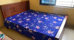 Urgent Bed for Sell in Good Conditions 5/7