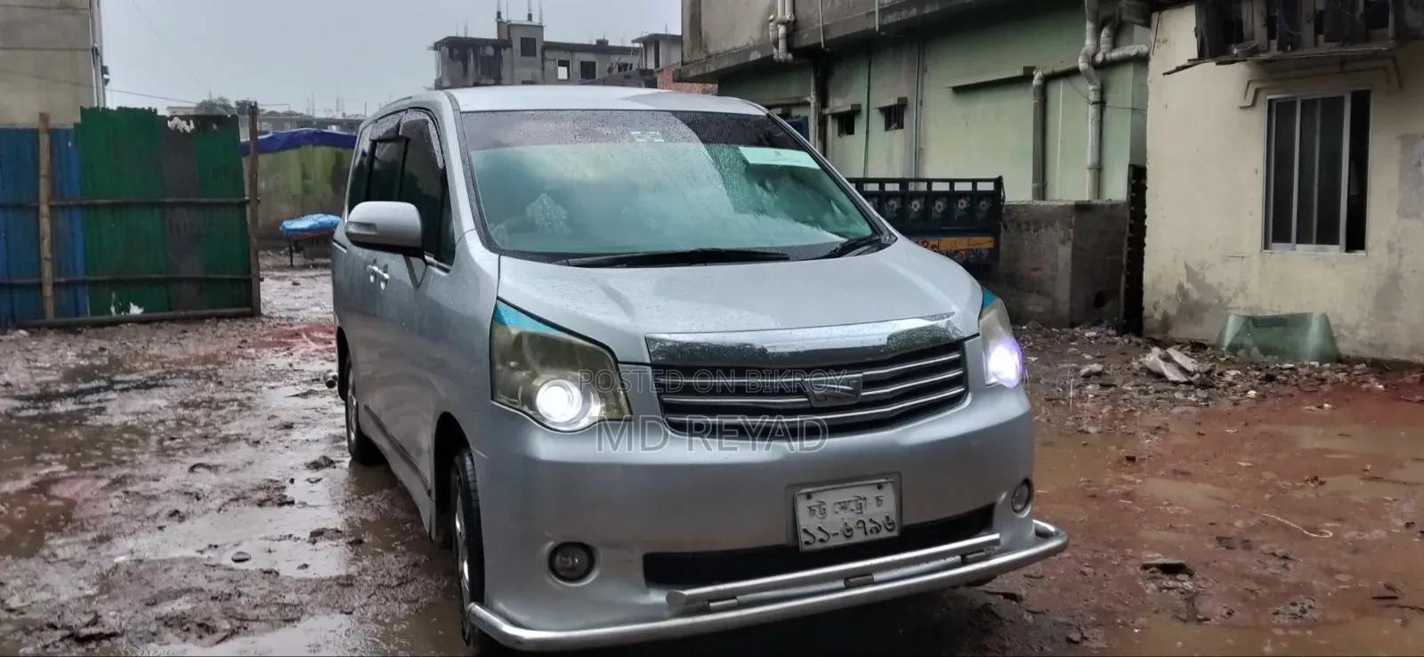Toyota Noah 2010 Silver