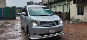 Toyota Noah 2010 Silver