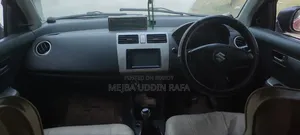 সুজুকি সুইফট ২০০৭ লাল