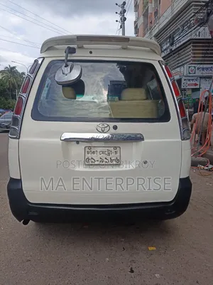 টয়োটা নোয়া ২০০৩ সাদা