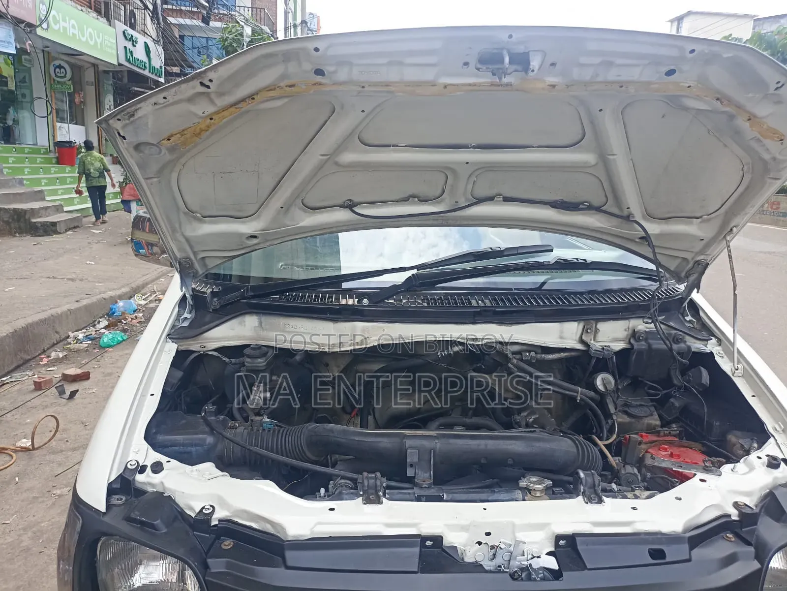 টয়োটা নোয়া ২০০৩ সাদা