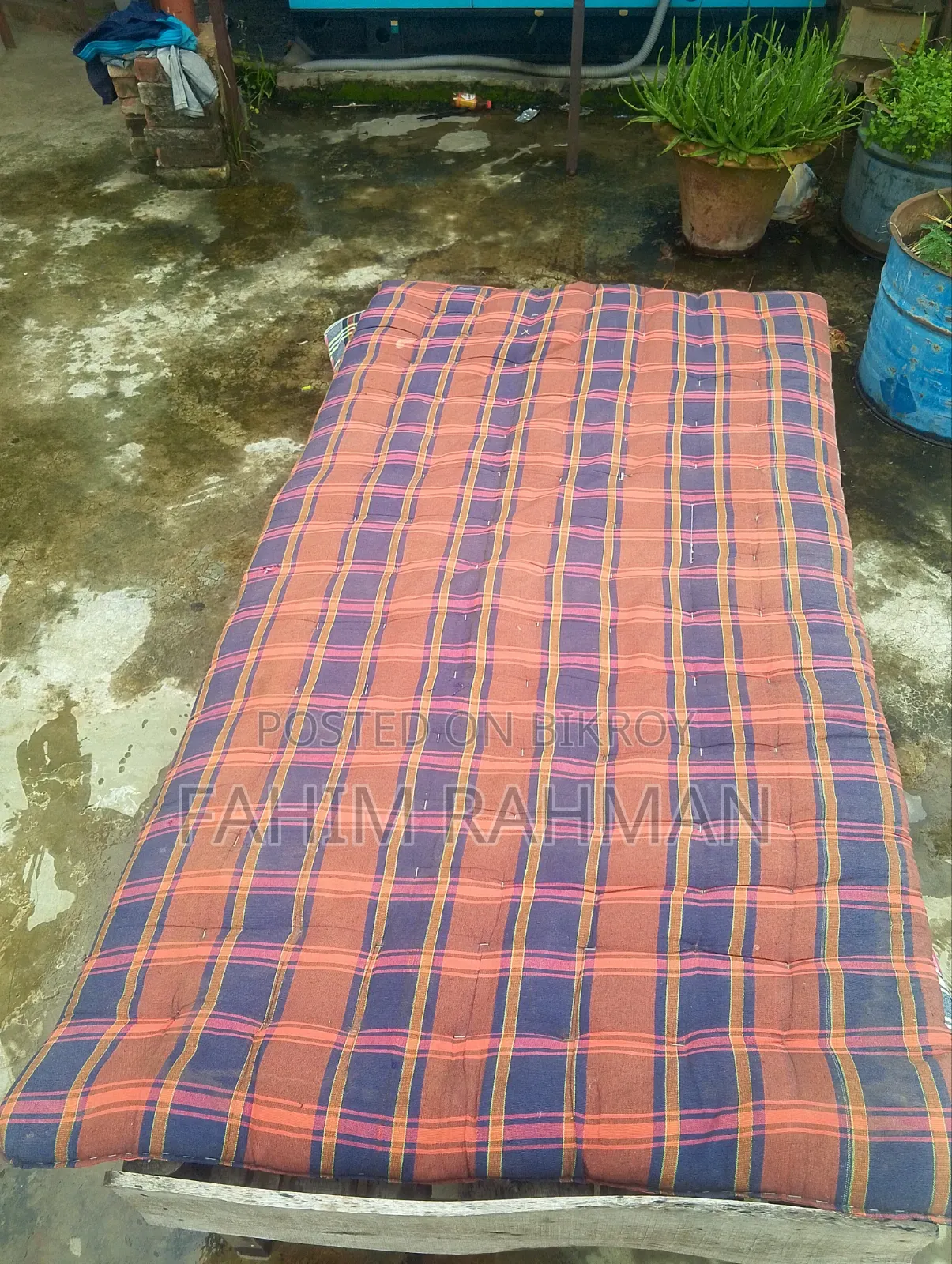 ২ টা তোশক বিক্রি করা হবে নতুনের মতো