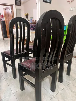 ডাইনিং টেবিলের ছয়টি (০৬) মজবুত কাঠের চেয়ার বিক্রি হবে