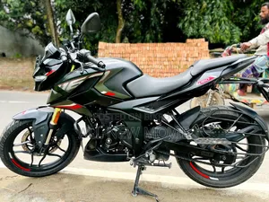 নিউ বাজাজ পালসার এন১৬০ ২০২৬ ব্ল্যাক