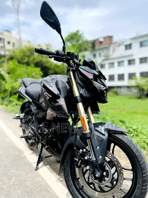 নিউ বাজাজ পালসার এন১৬০ ২০২৬ ব্ল্যাক