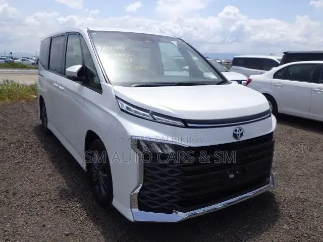 Toyota Voxy 2022 Pearl
