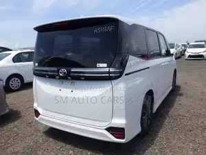 Toyota Voxy 2022 Pearl